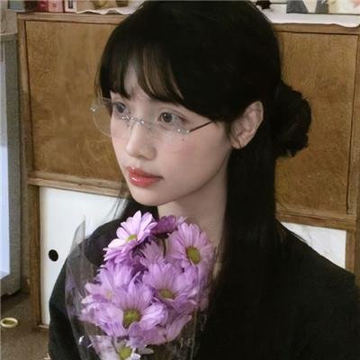蒙面纱的男子